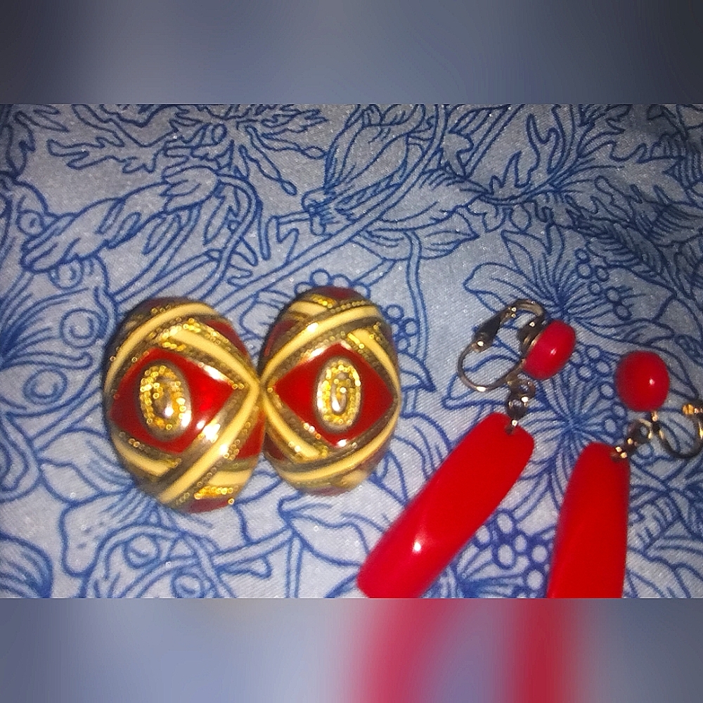 2 Pair of Clip on earings